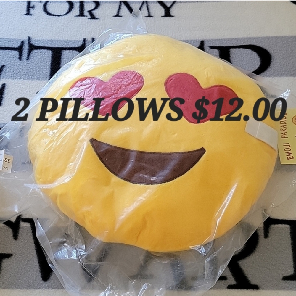 2 PILLOWS EMOJI ❤️ ❤️ heart Eyes 32 CM 12.6 inches NEW